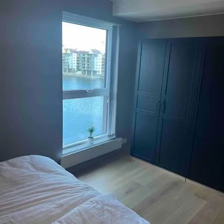 Sentrums-naer Med Sjoutsikt