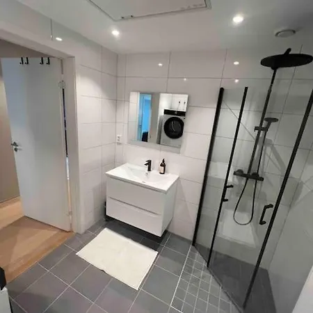 Sentrums-naer Med Sjoutsikt Appartement *