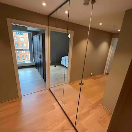 Apartment Sentrums-naer Med Sjoutsikt *